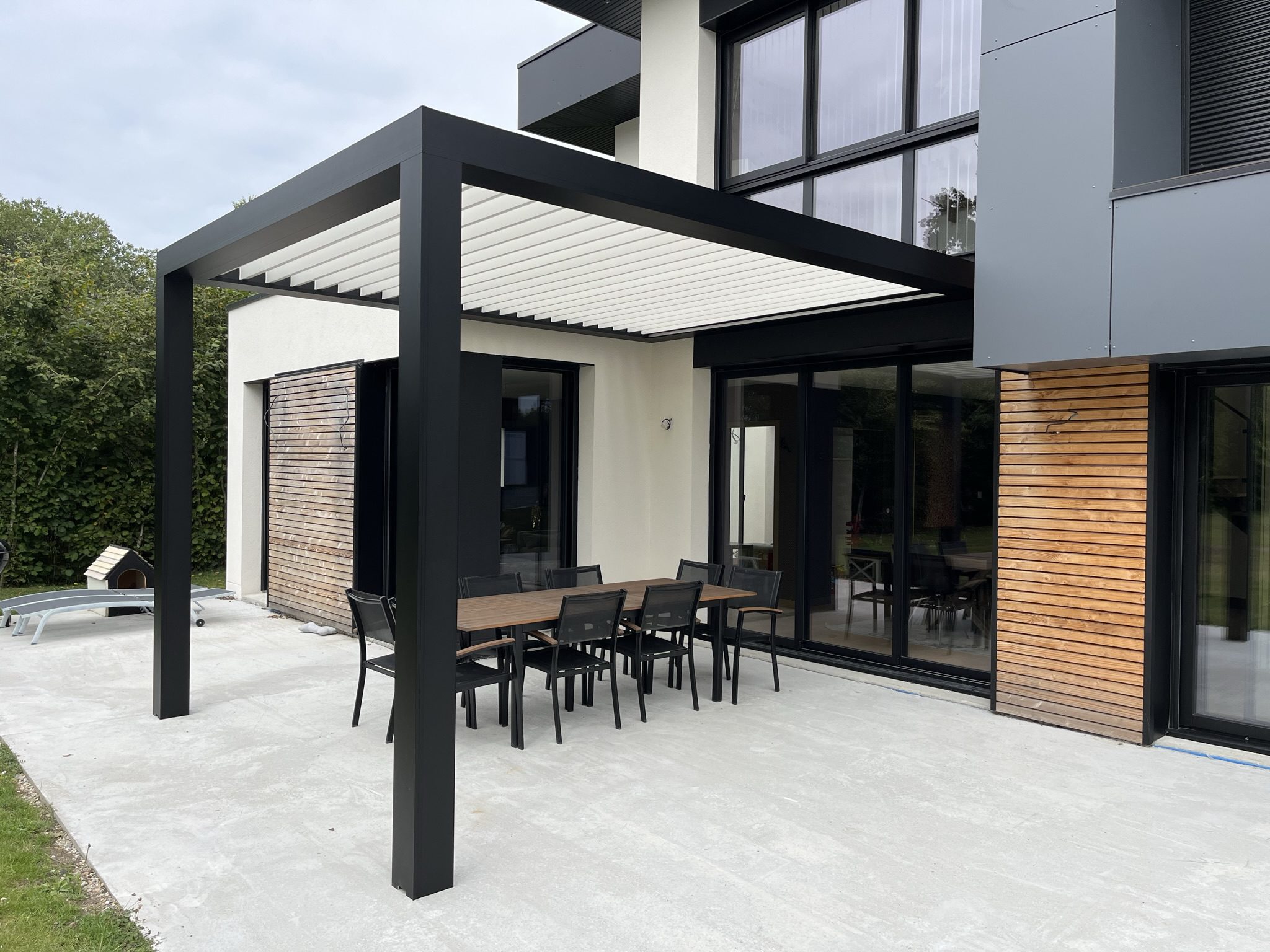 Brault Novalu Menuiserie Interieur Et Exterieur En Mayenne Menuiseries Aluminium Et Pergola Bioclimatique Noir RAl 9005 Texture