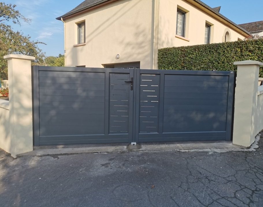 Brault Novalu Menuiserie Interieur Et Exterieur En Mayenne Portail Aluminium Fybolia Avec Tole Laser